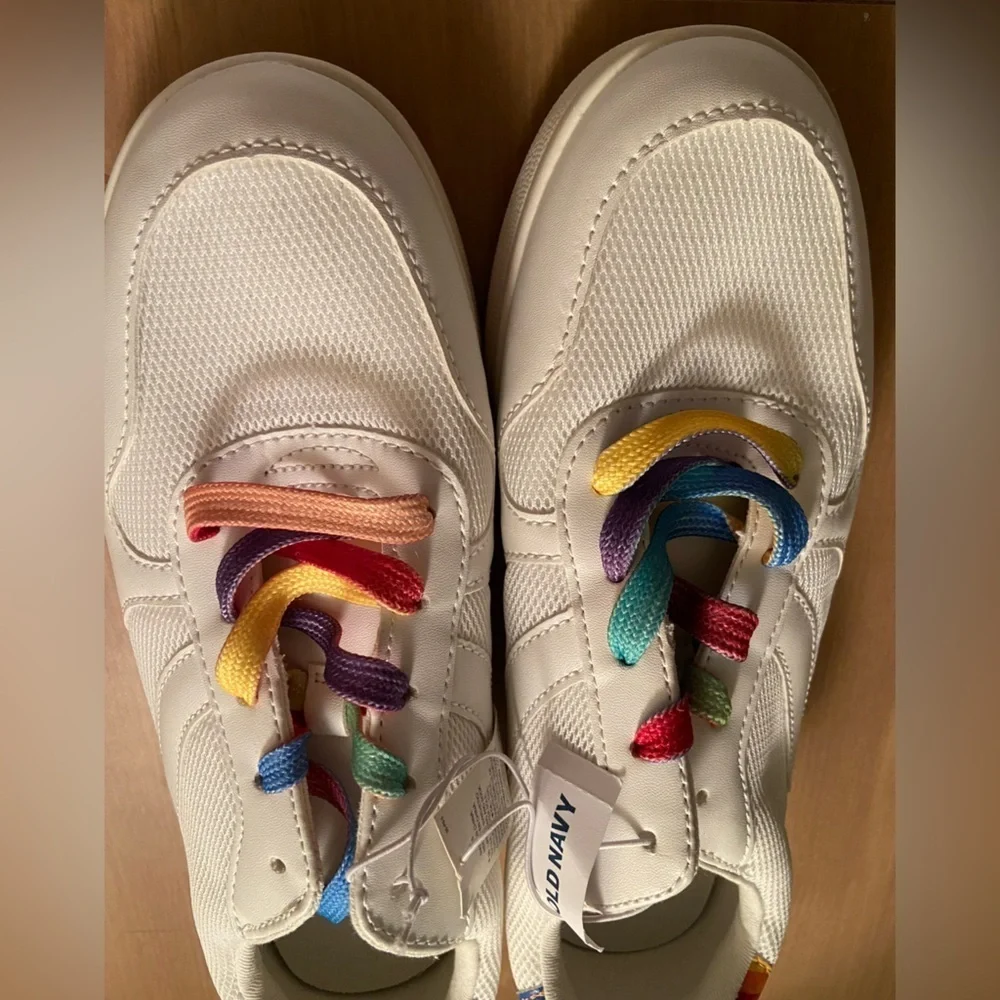 NWT Old Navy White with Rainbow accent sneakers Sz 8 Women’s Tennis Shoes